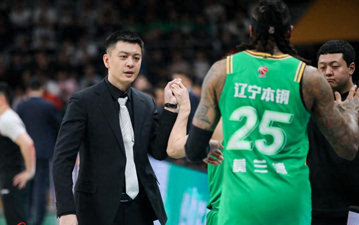 kaiyun应用-2点原因！杨鸣坚决辞职，签不来胡金秋前队友，赵继伟无心恋战