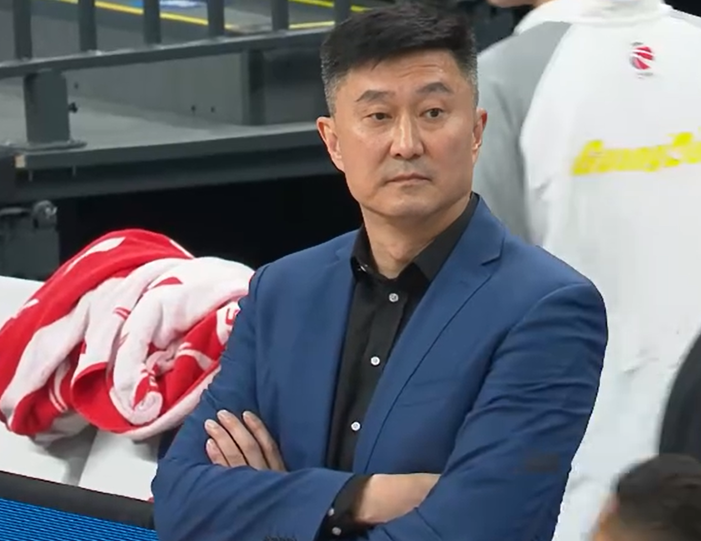 kaiyun应用-零下5度！广东队抵达呼和浩特，杜锋想要赢上海，需要用好3人